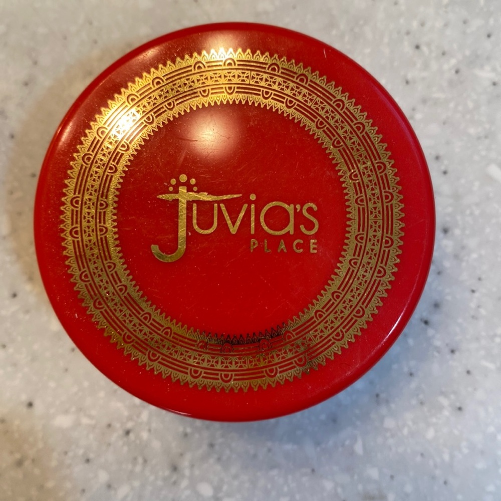 Juvias place highlight in shade Nefertiti